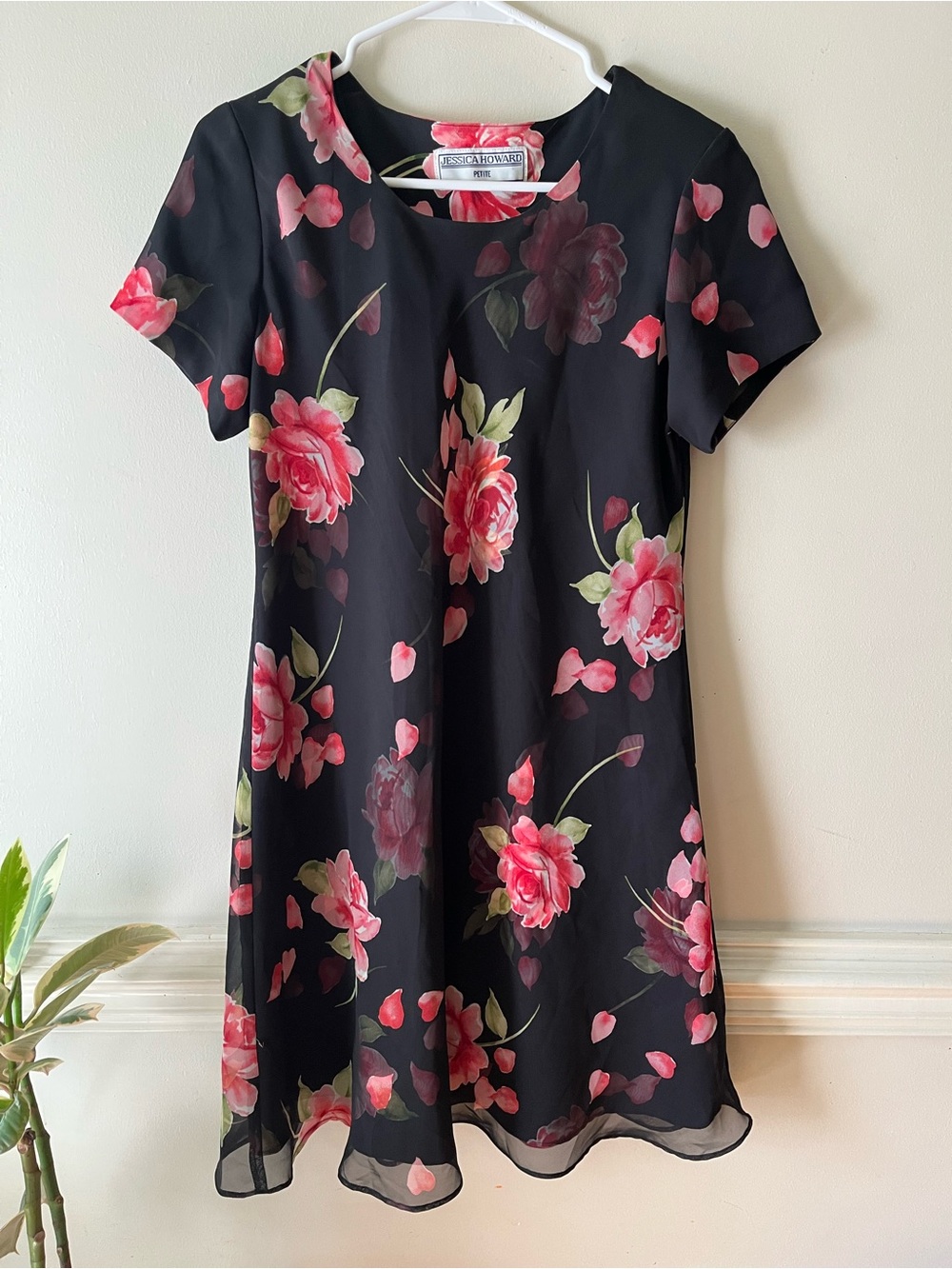 Vintage Y2K 2000s Jessica Howard Black short sleeve Dress with Pink Rose Print
